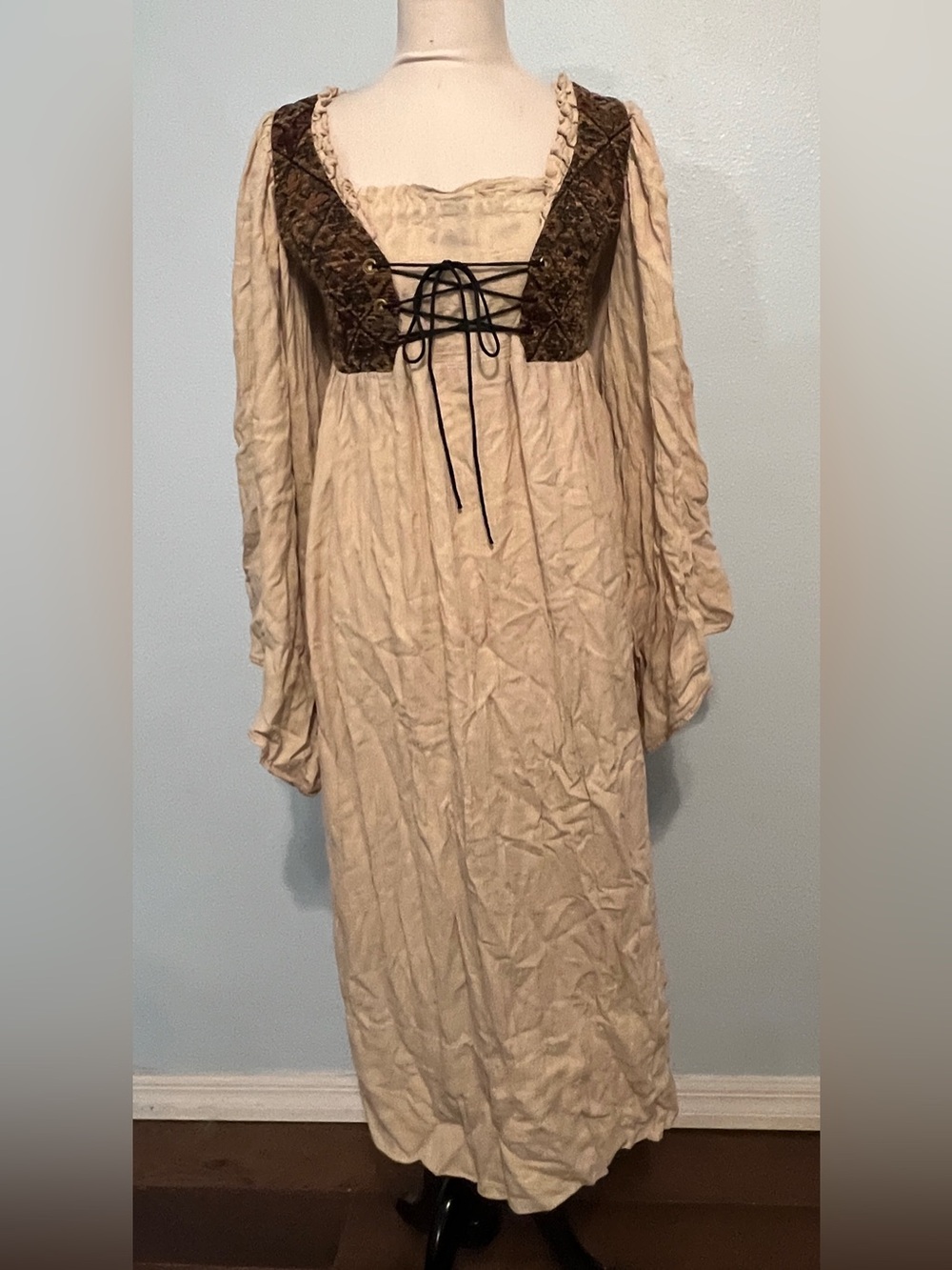 Renaissance faire, medieval, Shakespeare theater costume, underdress, chemise